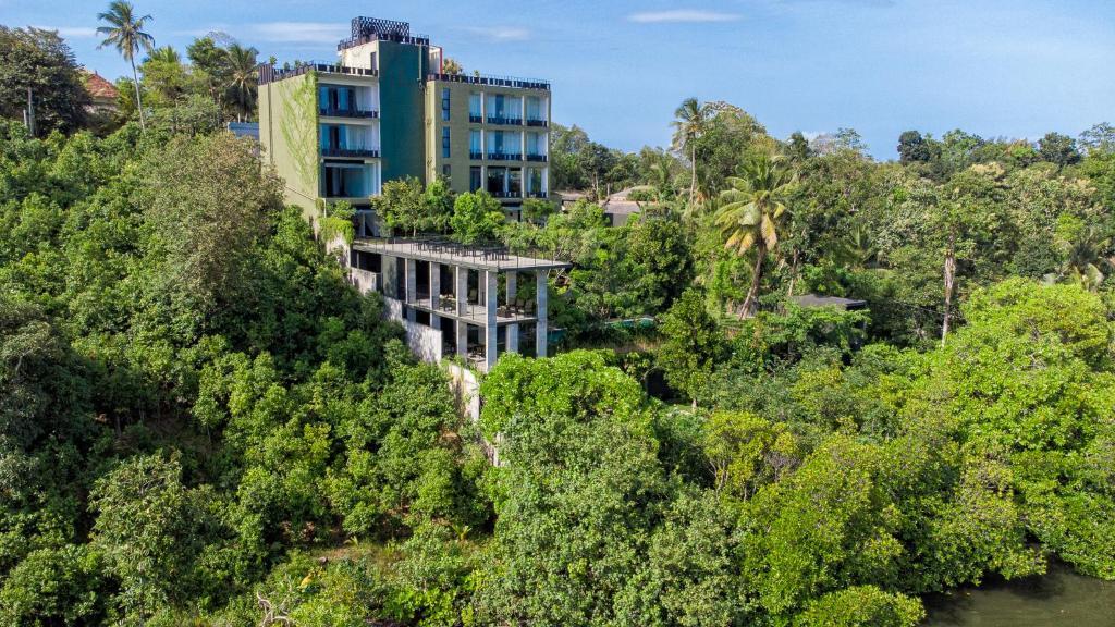 RIVERFRONT BOUTIQUE RESIDENCE FOR SALE IN SOUTHERN SRI LANKA