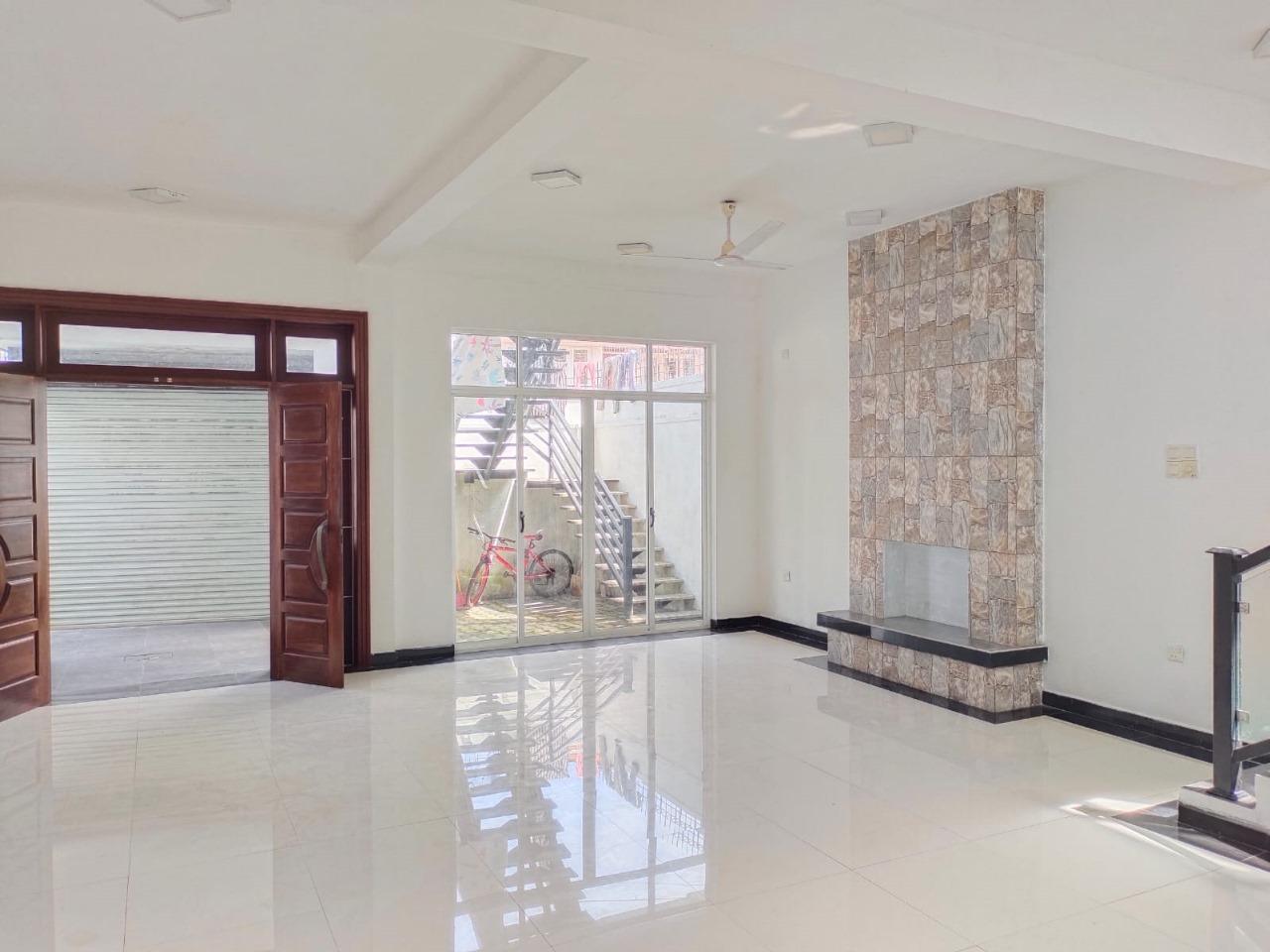 GROUND FLOOR HOUSE FOR RENT MOUNTLAVANIA (GALKISSA)*