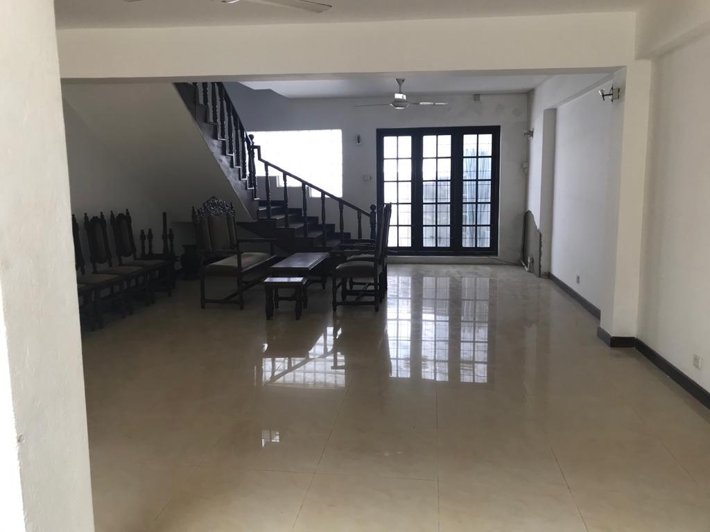 06 Bedroom Unfurnished House for Sale - Colombo 07