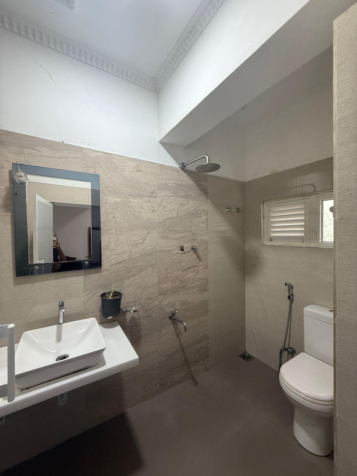 5 BR House with Commercial Value for Sale in Colombo 04 | Sea side*
