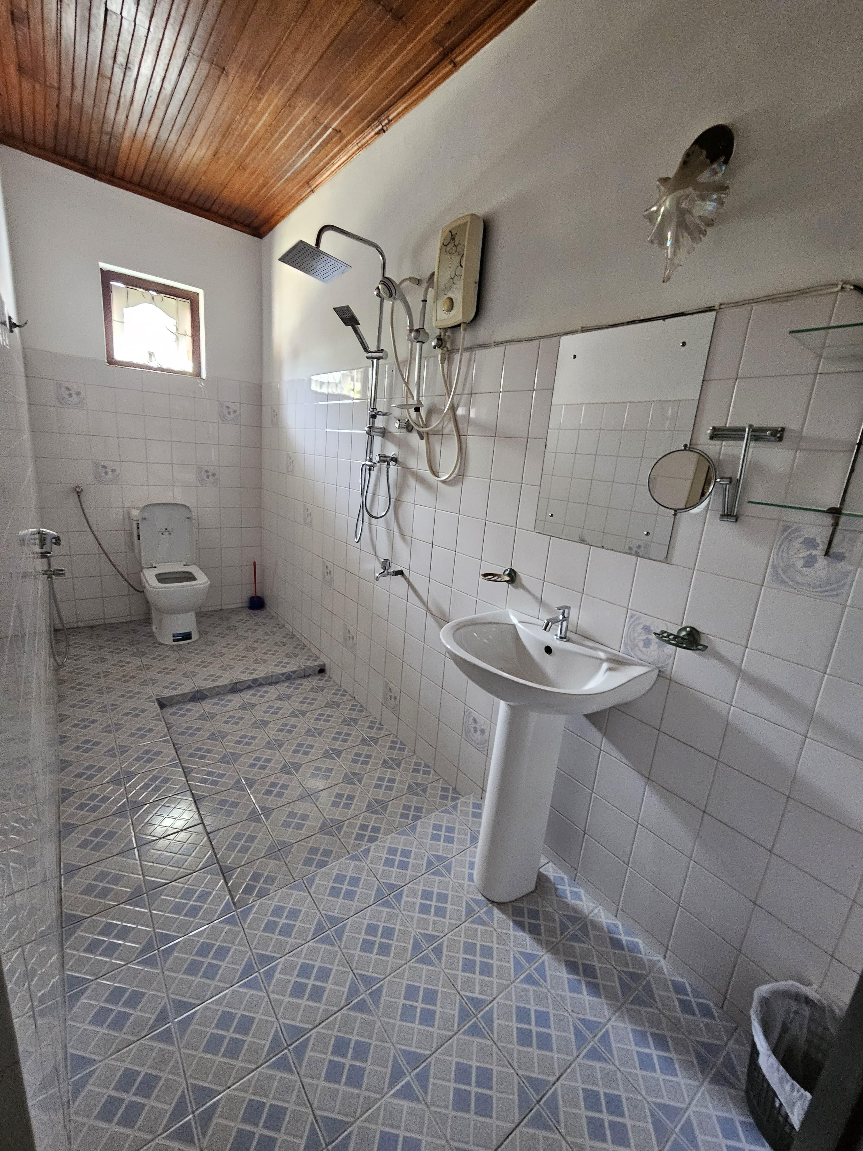 Luxury Villa  for Sale in Aluthgama - 34 Perches - 7 Rooms - 85Mn