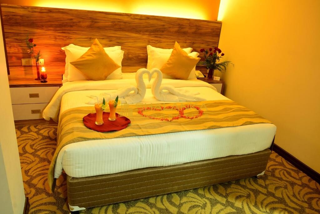 Pearl City Hotel,17, Bauddhaloka Mawatha, Colombo 4