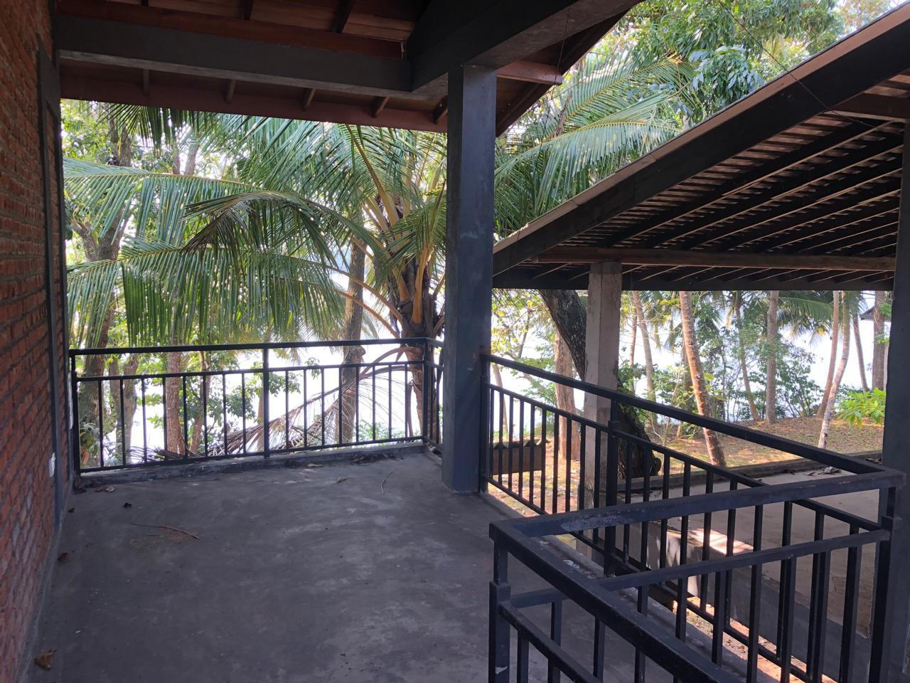 Lake front 4 BR Villa with Restaurant, function hall for long term rent in Bolgoda