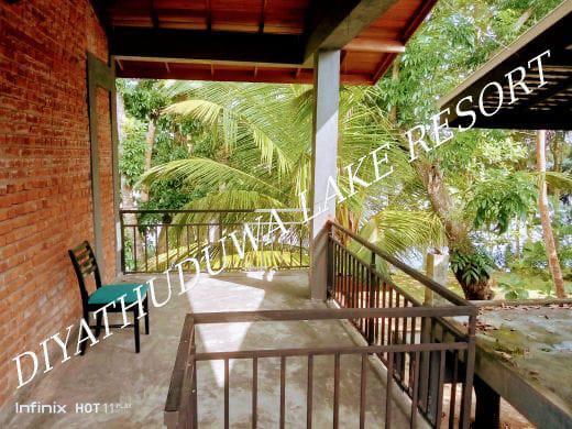 Lake front 4 BR Villa with Restaurant, function hall for long term rent in Bolgoda