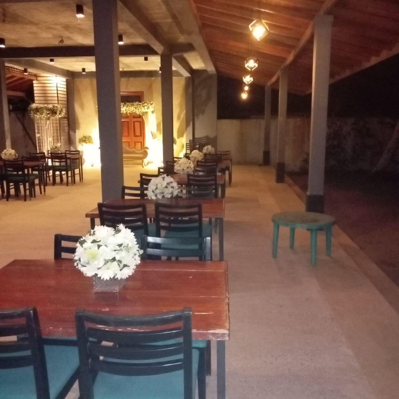 Lake front 4 BR Villa with Restaurant, function hall for long term rent in Bolgoda